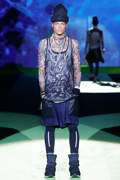 Look 30